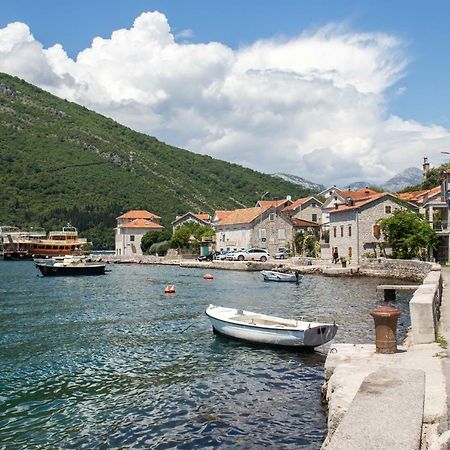 Romeo And Juliet Apartments Tivat Exterior foto