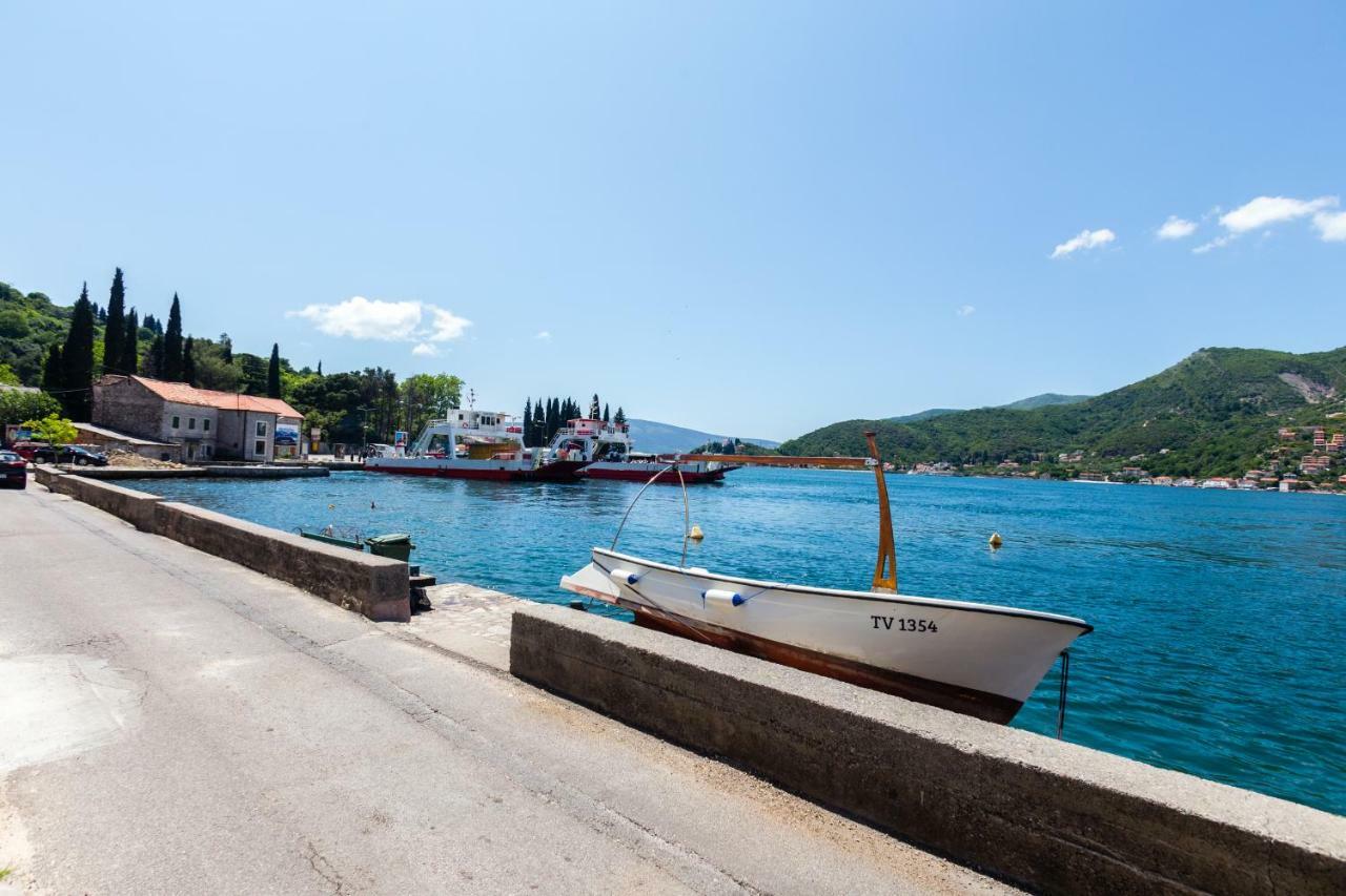 Romeo And Juliet Apartments Tivat Exterior foto