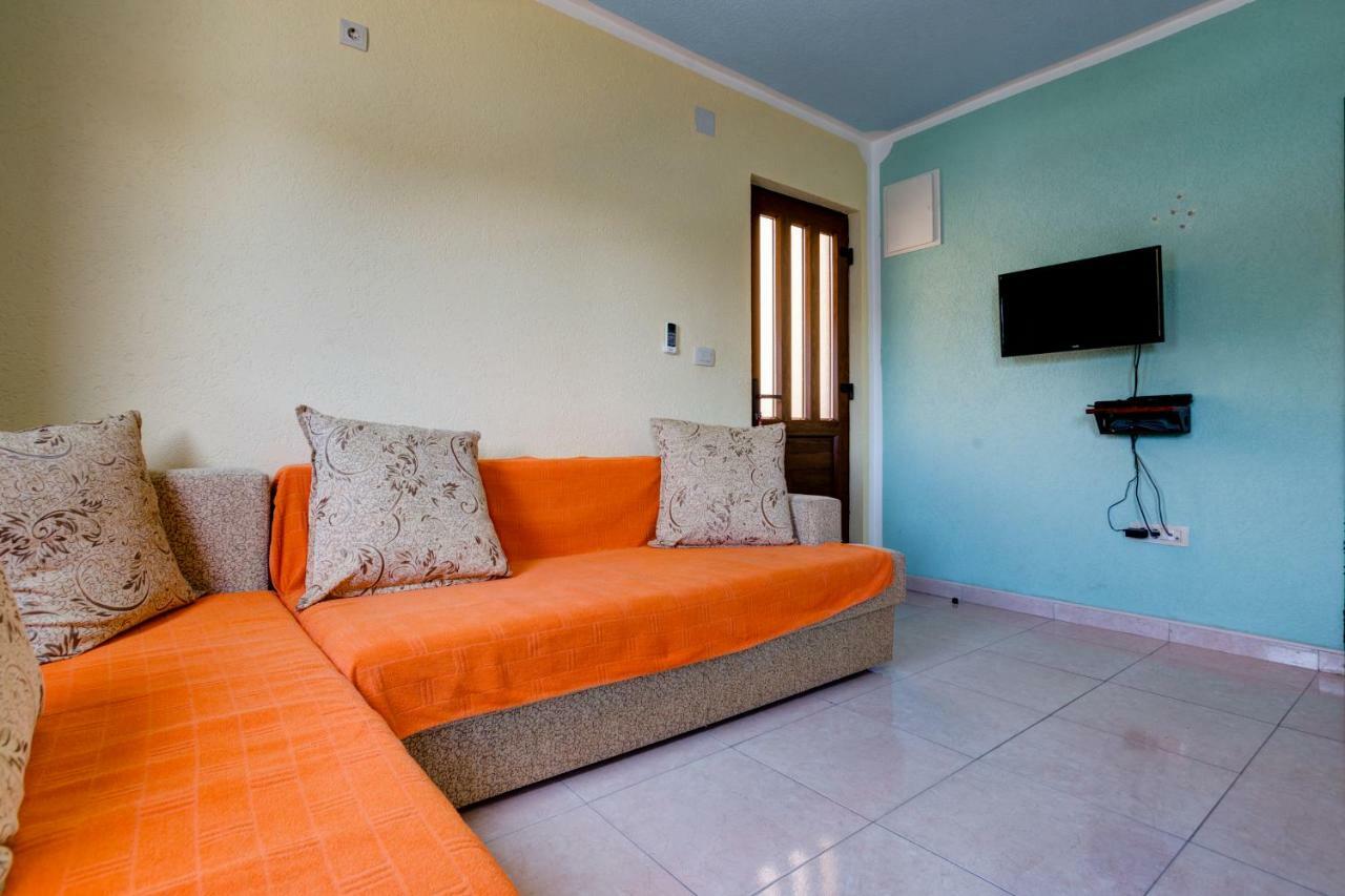 Romeo And Juliet Apartments Tivat Exterior foto