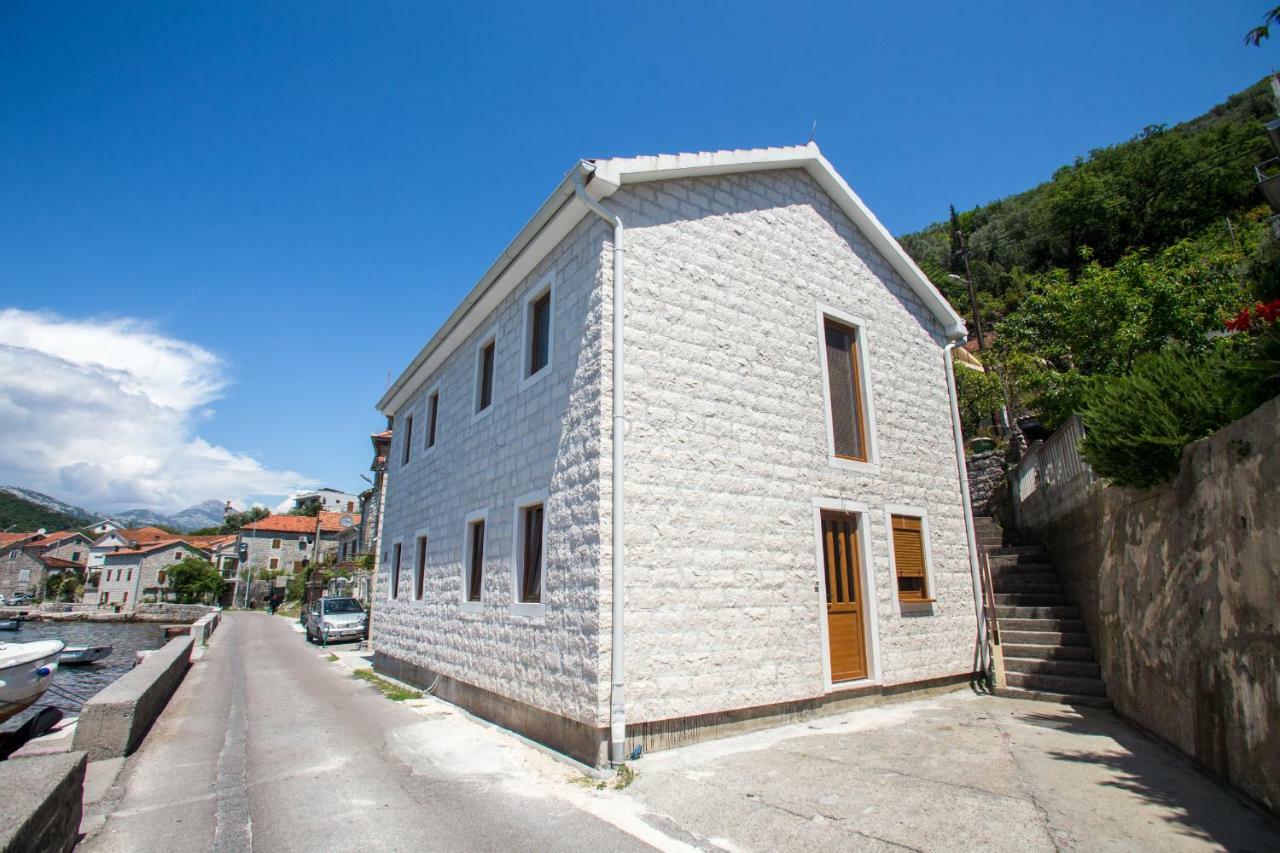 Romeo And Juliet Apartments Tivat Exterior foto