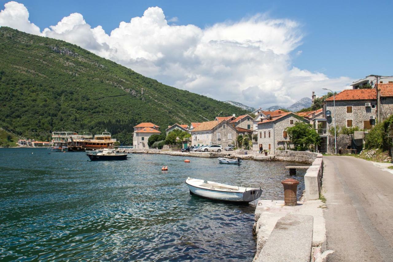 Romeo And Juliet Apartments Tivat Exterior foto